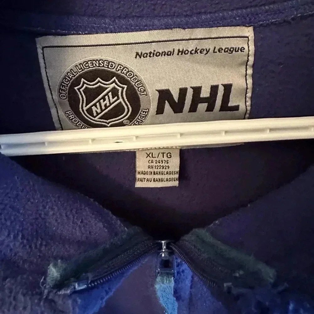 Men’s Extra Large Vancouver Canucks Zip Up Fleece Sweater - Picture 2 of 5